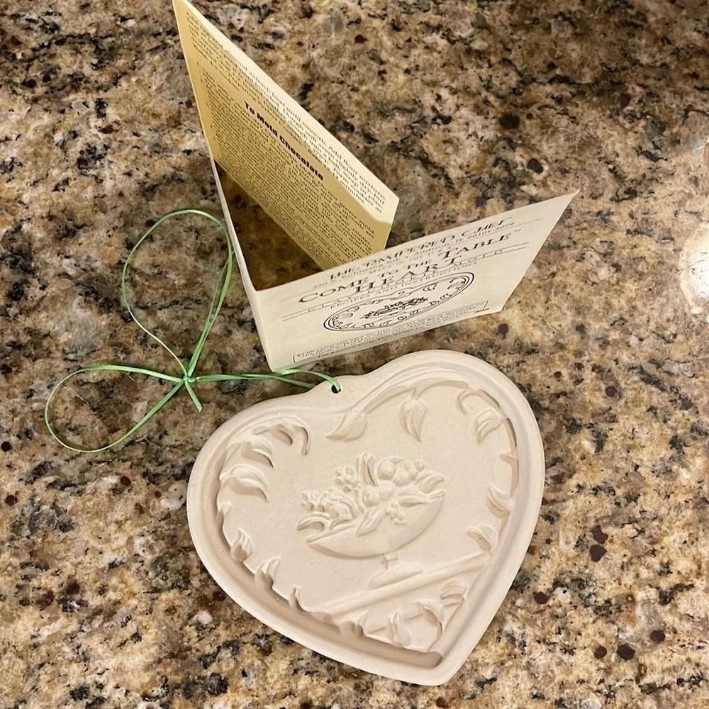 Pampered Chef Come To The Table Heart Clay Cookie Mold 1999 USA Vintage